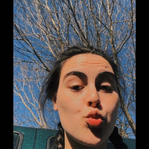 Meet your Posher, Olivia - Picture 1 of 1